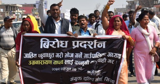 भाेजमा बाेलाएर अपमानित गरिएकाे भन्दै गाउँपालिका अध्यक्षलाई कारबाही माग